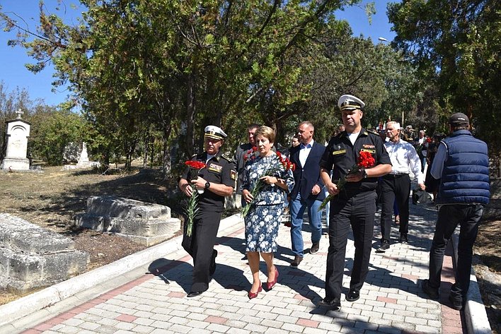 Екатерина Алтабаева приняла участие в митинге-реквиеме к 167-летию окончания Первой обороны Севастополя