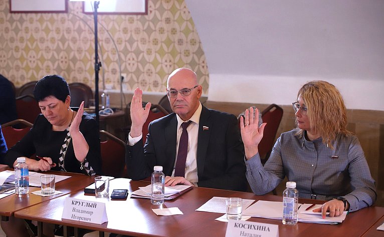 Сенаторы РФ приняли участие в заседании Комиссии Парламентского Собрания по социальной и молодежной политике, науке, культуре и гуманитарным вопросам