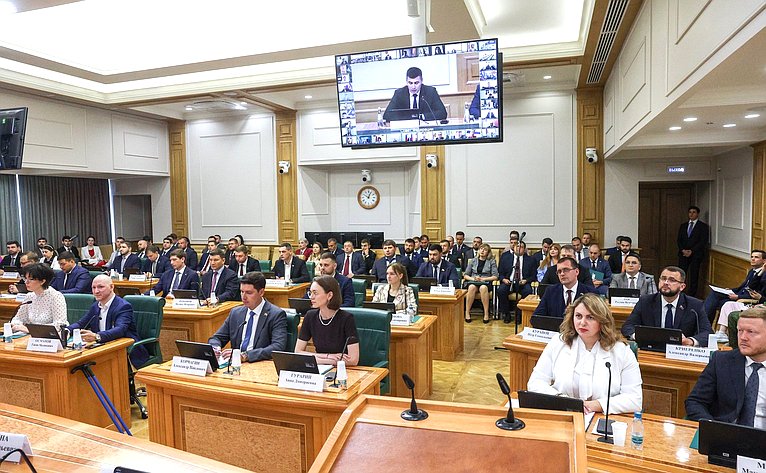 Заседание Палаты молодых законодателей при Совете Федерации