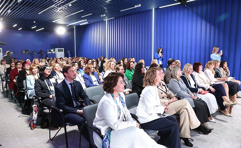 Стратегическая сессия «Импульс развития регионов. Женские инициативы» (в рамках Всероссийского женского форума «Женщины: сохраняем традиции – развиваем Россию»)
