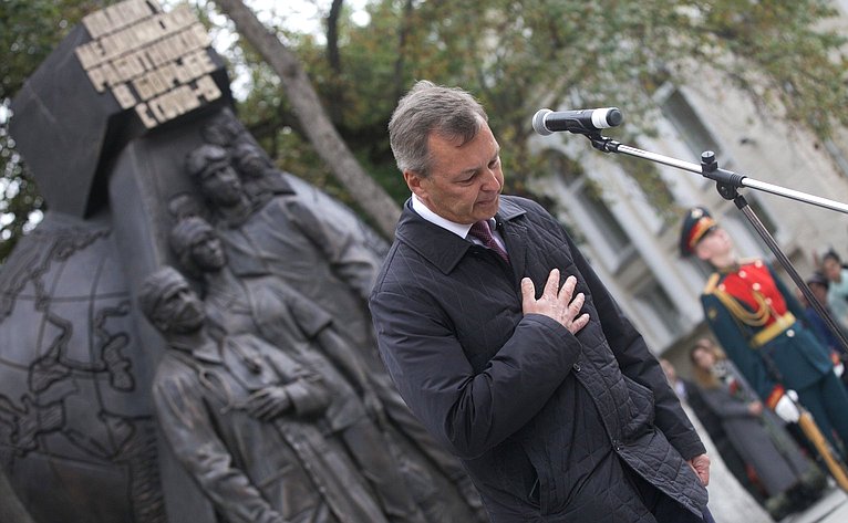 Андрей Яцкин принял участие в церемонии открытия памятника «Подвигу медицинских работников в борьбе с COVID-19» в городе Москве