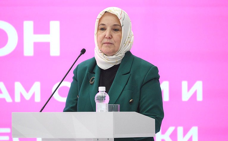 Пленарная сессия трека «Женский взгляд» пятнадцатого Международного экономического форума «Россия – Исламский мир:KazanForum 2024»