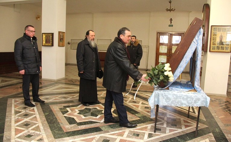 Николай Федоров и глава администрации Новочебоксарска посетили храм святого князя Владимира
