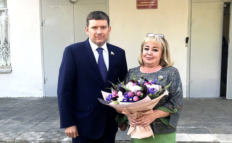 Николай Журавлев посетил Караваевскую среднюю школу
