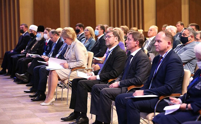 Пленарное заседание VIII Парламентского форума «Историко-культурное наследие России»