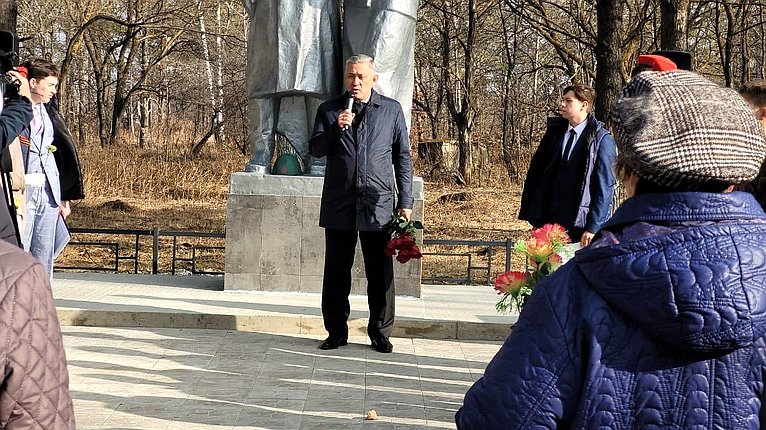 Юрий Валяев принял участие в торжественном открытии отреставрированного памятника воинам-землякам, погибшим в годы Великой Отечественной войны в селе Красивое Еврейской автономной области