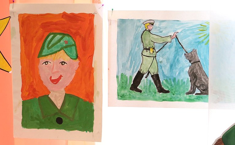Дети в своих рисунках рассказывали о судьбе родных и близких в годы войны, изображали батальные сцены, солдат и офицеров