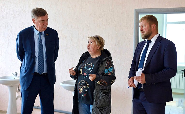 Александр Савин посетил Центр хлудневской игрушки в поселке Думиничи Калужской области