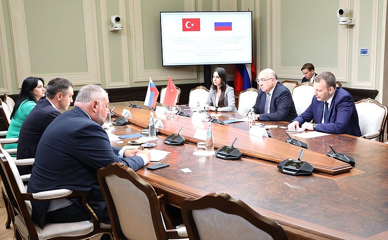 Мурат Хапсироков провел встречу с Чрезвычайным и Полномочным Послом Турецкой Республики в Российской Федерации Мехметом Самсаром