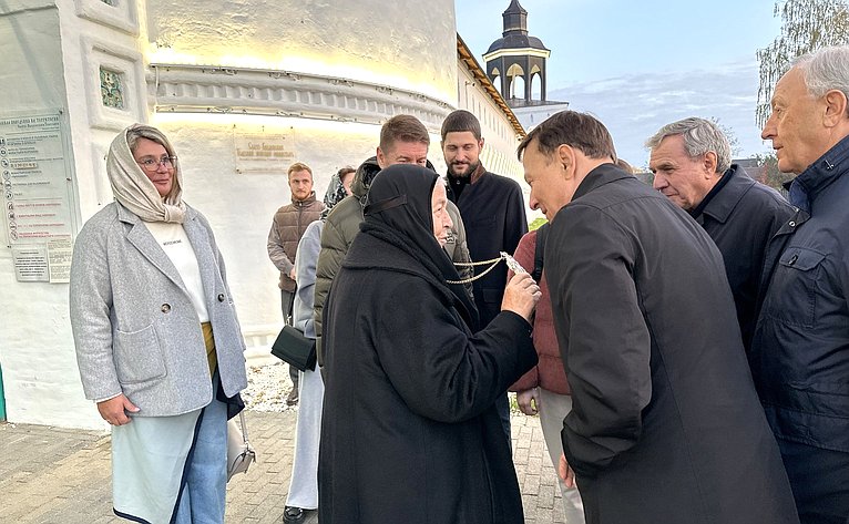 Сенаторы осмотрели площадки, отведенные под реализацию проектов комплексного развития территории и Церковь Иоанна Предтечи в Толчкове