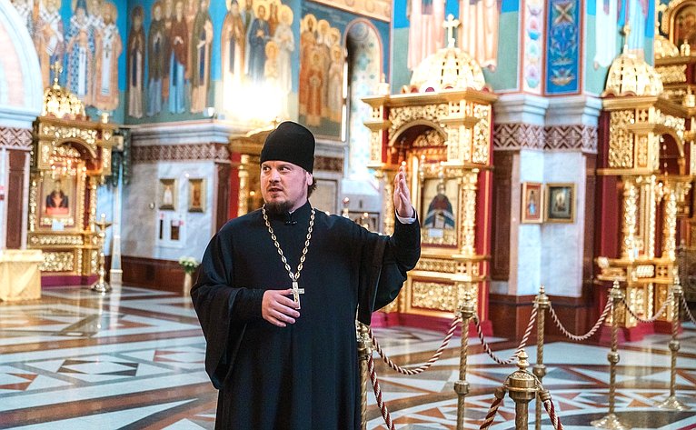 В рамках выездного заседания Комиссии СФ по развитию креативных (творческих) индустрий и народных художественных промыслов в России сенаторы посетили культурно-просветительные и социальные объекты