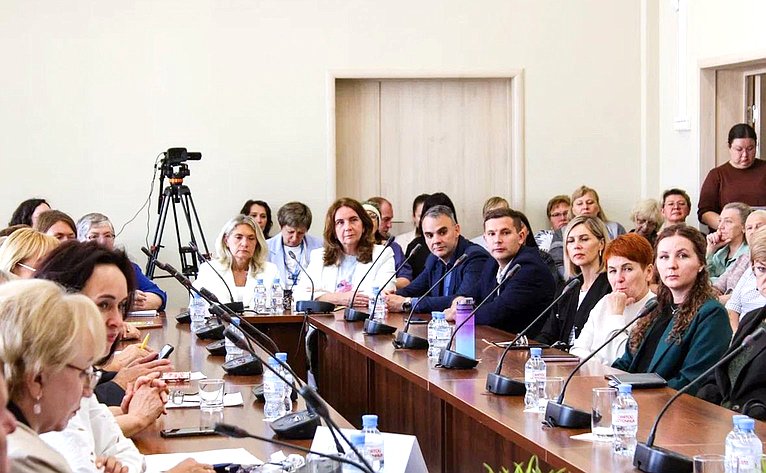 Председатель Комитета СФ по науке, образованию и культуре Лилия Гумерова приняла участие в мероприятиях XVI Международного фестиваля народных ремесел «Праздник топора» в Томске