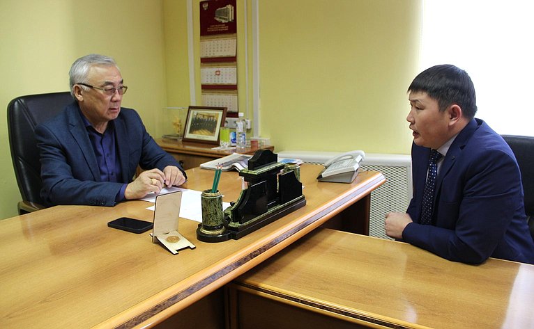 Баир Жамсуев во время рабочей поездки в регион провел прием граждан по личным вопросам в поселке Агинское