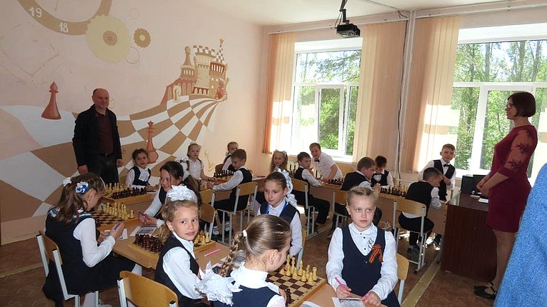 Олег Цепкин побывал в школах Челябинской области и оценил готовность к обучению шахматам