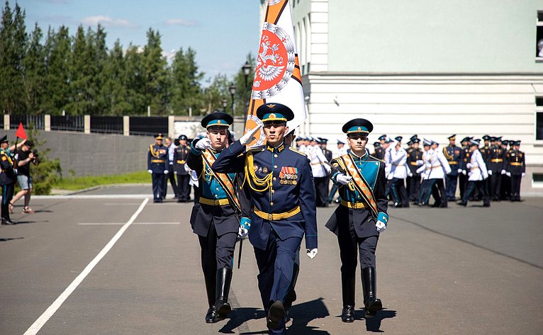 Александр Ракитин во время рабочей поездки в регион принял участие в торжественных мероприятиях, посвященных первому выпуску кадет в Петрозаводском Президентском кадетском училище