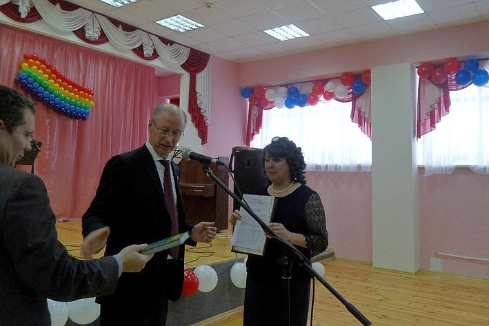 Н. Петрушкин в встретился с педагогическим коллективом и учащимися общеобразовательной школы № 33 города Саранска 8