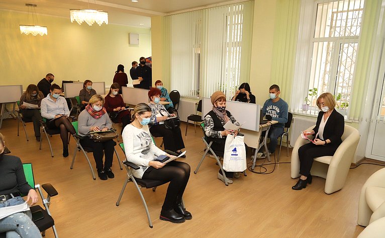 Ирина Петина провела ряд встреч и «круглых столов» с женскими общественными организациями региона