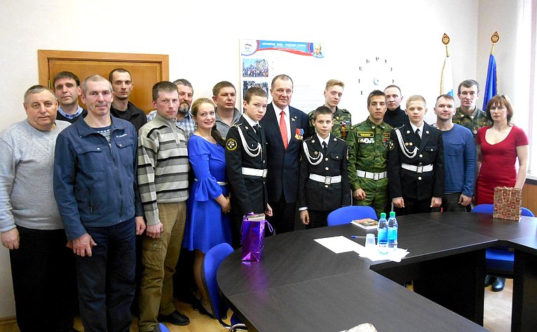 Сергей Катанандов провёл встречу с руководителями поискового движения в регионе