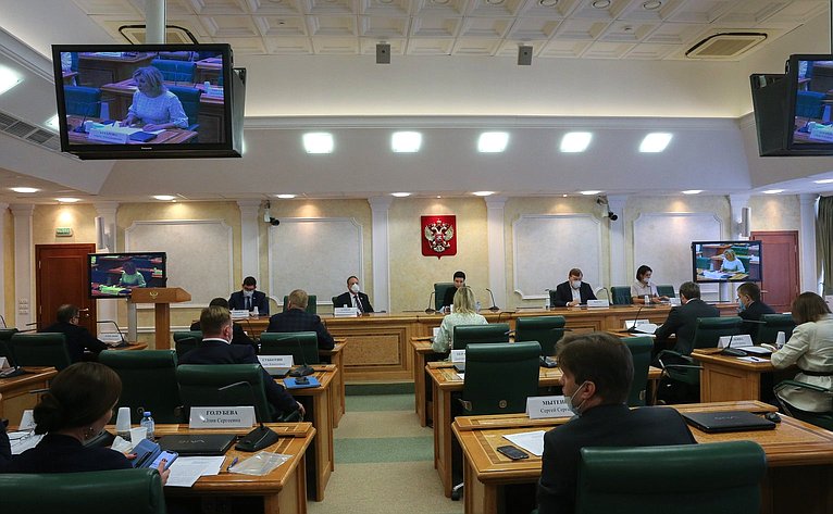 «Круглый стол» на тему «Вопросы законодательного обеспечения интересов России в глобальном и локальном интернет-пространстве»