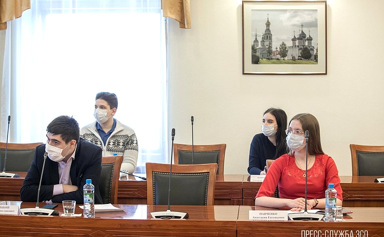 Заседание Дискуссионного клуба Молодежного парламента Вологодской области