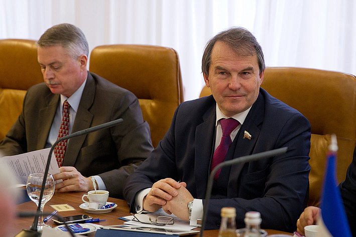 Встреча с председателем группы дружбы «Франция – Россия» в Сенате Французской Республики Патрисом Желяром-9 Морозов