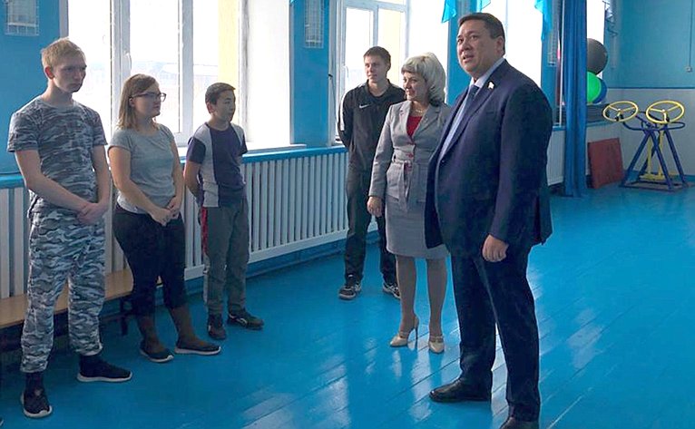 Владимир Полетаев посетил среднюю общеобразовательную школу № 10 города Горно-Алтайска