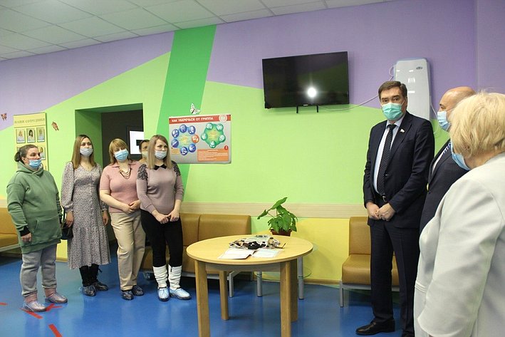 Александр Савин в ходе поездки в регион посетил детскую городскую поликлинику