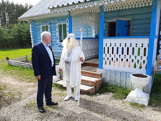 Сергей Мартынов посетил резиденцию Йӱштӧ кугыза, марийского Деда Мороза