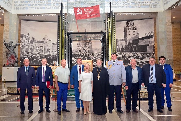 По инициативе Сергея Колбина была организована выставка «Небесные покровители Армии и Флота России»