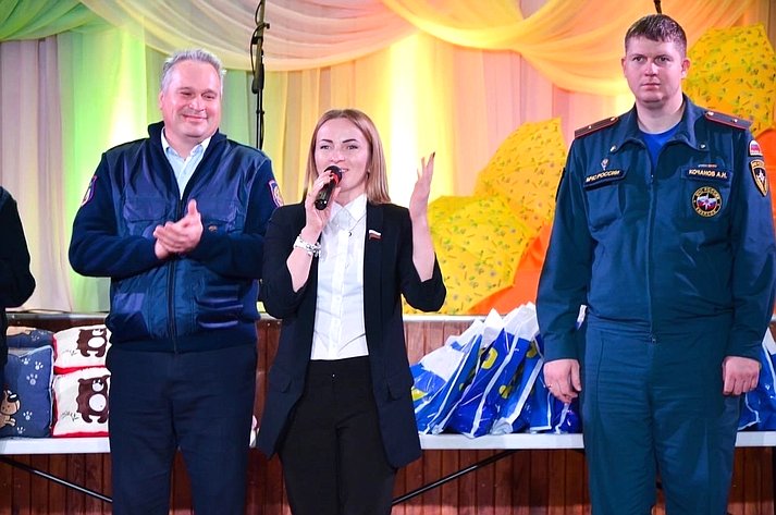 Ирина Кожанова приняла участие в торжественной церемонии награждения победителей городского конкурса рисунков в рамках проекта «Безопасное детство»