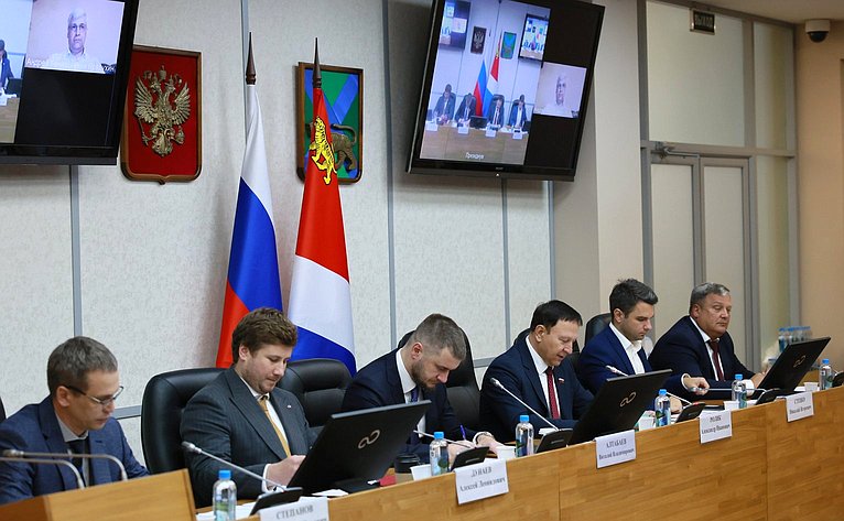 Александр Ролик и Виталий Алтабаев провели расширенное совещание «Перспективы развития малого и среднего предпринимательства на Дальнем Востоке и в Арктике, в том числе в рамках режима Свободный порт Владивосток (СПВ)»