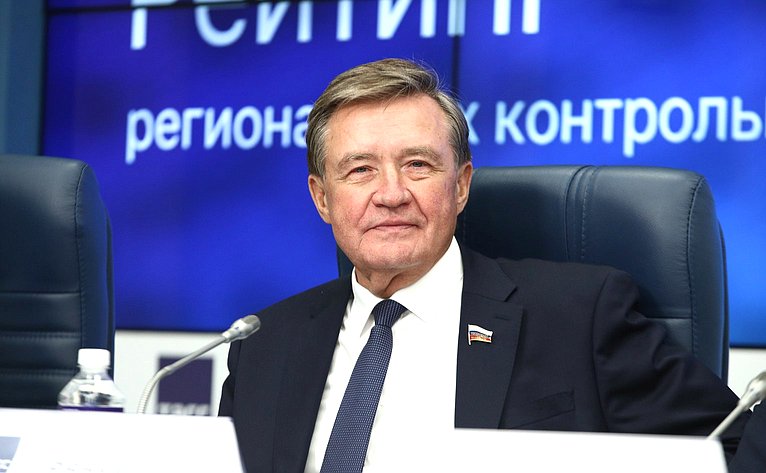 В пресс-центре ТАСС первый заместитель председателя Комитета СФ по бюджету и финансовым рынкам Сергей Рябухин принял участие в пресс-конференции, посвященной пилотному рейтингу деятельности контрольно-счетных палат субъектов РФ