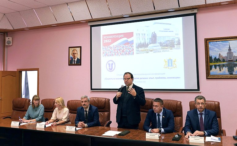 Айрат Гибатдинов принял участие в конференции, посвященной социально-экономическому развитию Ульяновской области
