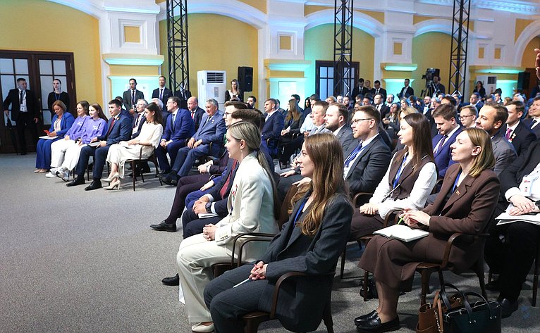 Встреча Председателя СФ Валентины Матвиенко и Председателя Совета Республики Национального собрания Республики Беларусь Натальи Кочановой с представителями молодежи России и Беларуси