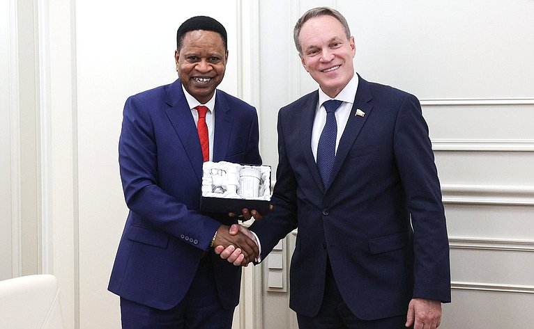 Встреча Александра Башкина с Чрезвычайным и Полномочным Послом Демократической Республики Конго в Российской Федерации Иваном Вангу Нгимби