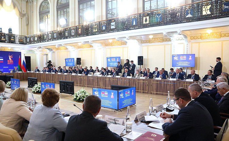 Встреча Председателя СФ Валентины Матвиенко и Председателя Совета Республики Национального собрания Республики Беларусь Натальи Кочановой с руководителями органов государственной власти субъектов Российской Федерации и регионов Республики Беларусь