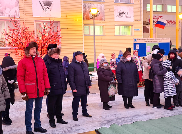 Денис Гусев поздравил женщин Ненецкого АО с Днем матери