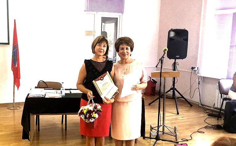 Екатерина Алтабаева вручила награды победителям регионального уровня конкурса краеведов, работающих с молодежью