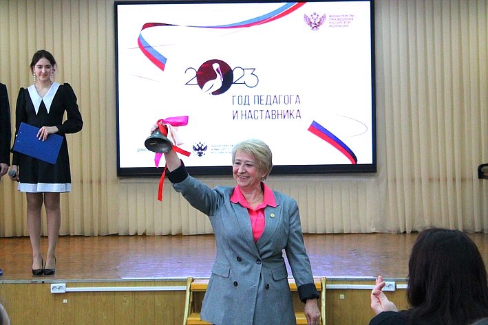 В Смоленском педагогическом колледже состоялось торжественное открытие Года педагога и наставника