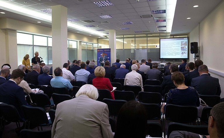 Заседание секции «О стимулировании развития конкурентоспособных высокотехнологичных производств России и Беларуси»