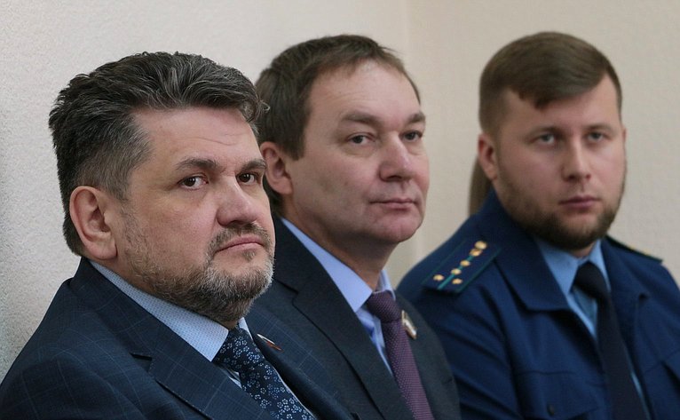 Александр Жуков в ходе поездки в регион принял участие в сессии городского Совета депутатов Абазы