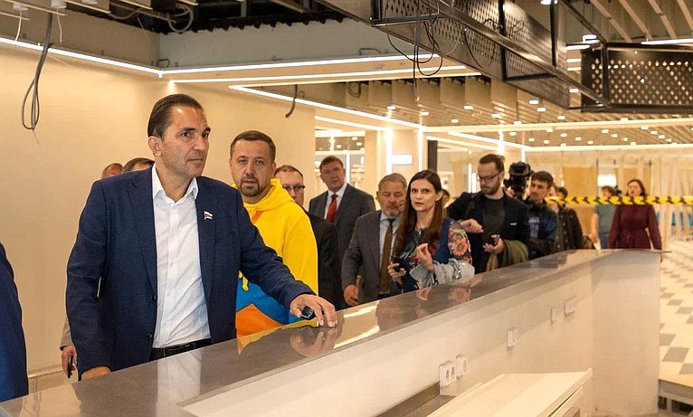 Андрей Хапочкин посетил новый аэровокзальный комплекс в Южно-Сахалинске
