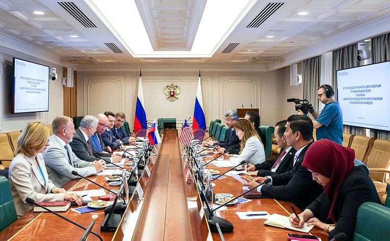 Григорий Карасин провел встречу с заместителем Председателя Сената Парламента Малайзии Нуром Джазланом Мохамедом