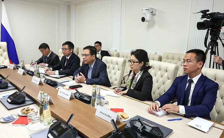Андрей Денисов провел встречу с Чрезвычайным и Полномочным Послом Социалистической Республики Вьетнам в РФ Данг Минь Кхоем