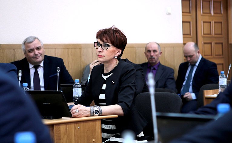 Т. Кусайко приняла участие в очередном заседании Мурманской областной Думы