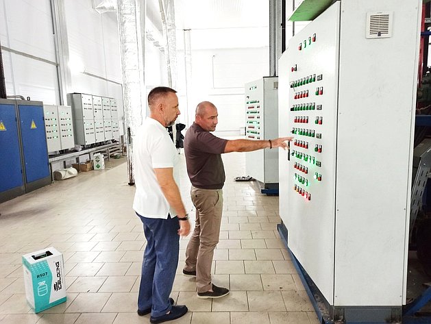 Олег Алексеев в ходе работы в регионе посетил инвестпроект по строительству фабрики мороженого в Саратовской области «Молочный комбинат Энгельсский»