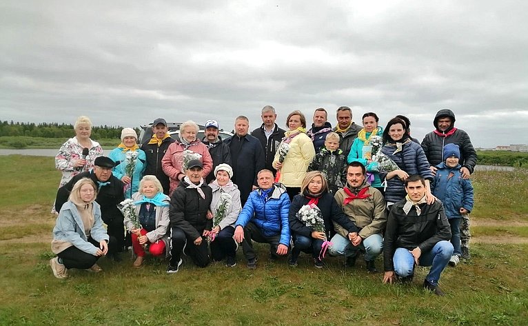 Денис Гусев поздравил жителей Ненецкого АО с Днём семьи, любви и верности