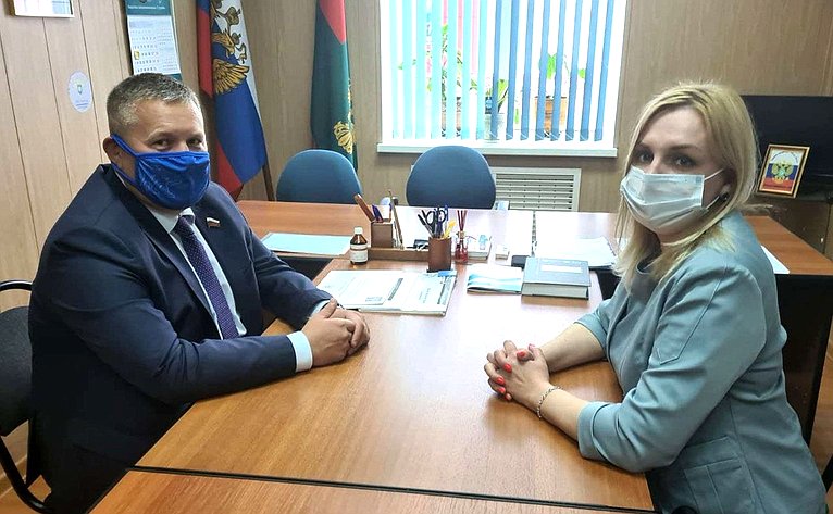Денис Гусев провёл рабочую встречу с руководителем регионального Управления федеральной антимонопольной службы Ириной Белоконь