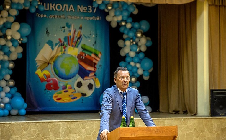 В День знаний Андрей Яцкин провел «открытый урок» в средней общеобразовательной школе № 37 для учащихся 11-х классов