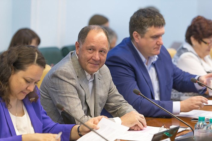 В. Абрамов Заседание Комитета Совета Федерации по социальной политике